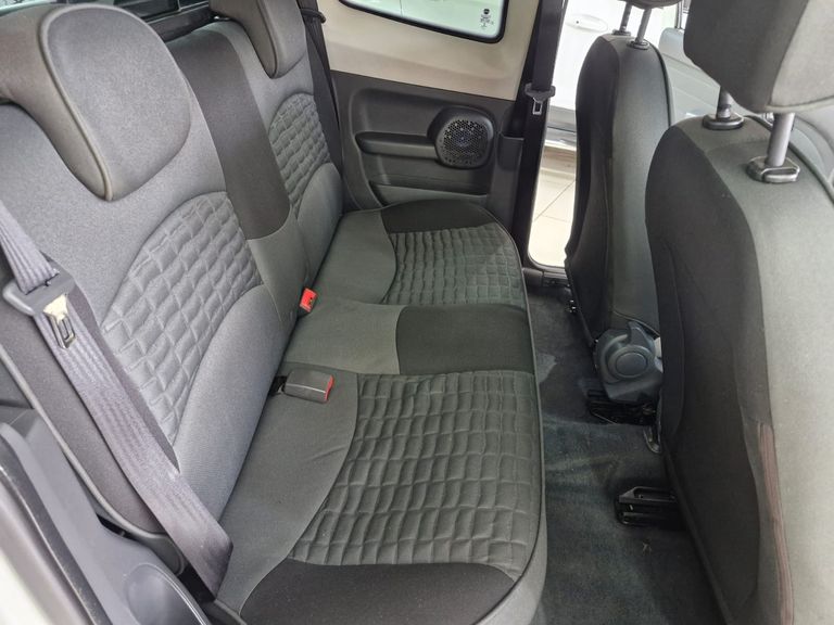 Fiat Strada Adv.1.8 16V Dualogic Flex CD
