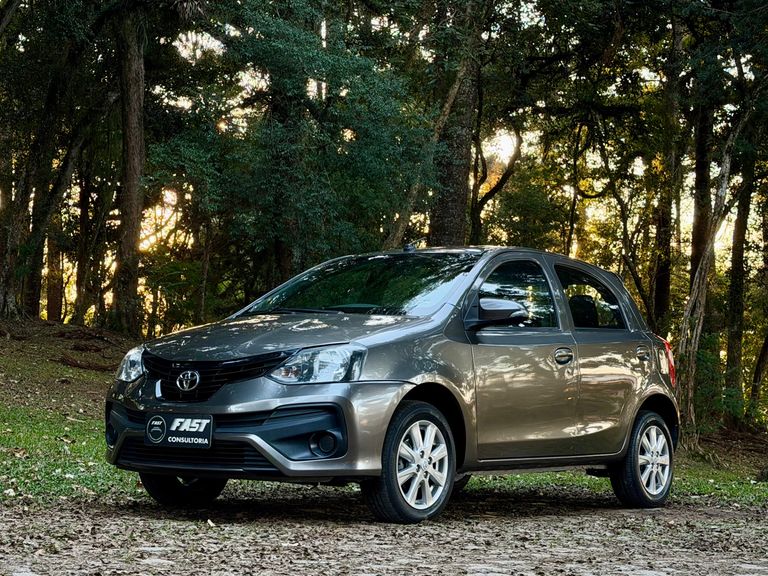 Toyota ETIOS X Plus 1.5 Flex 16V 5p Aut.