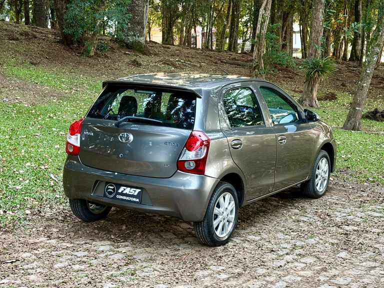 Toyota ETIOS X Plus 1.5 Flex 16V 5p Aut.