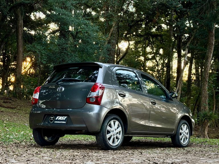Toyota ETIOS X Plus 1.5 Flex 16V 5p Aut.