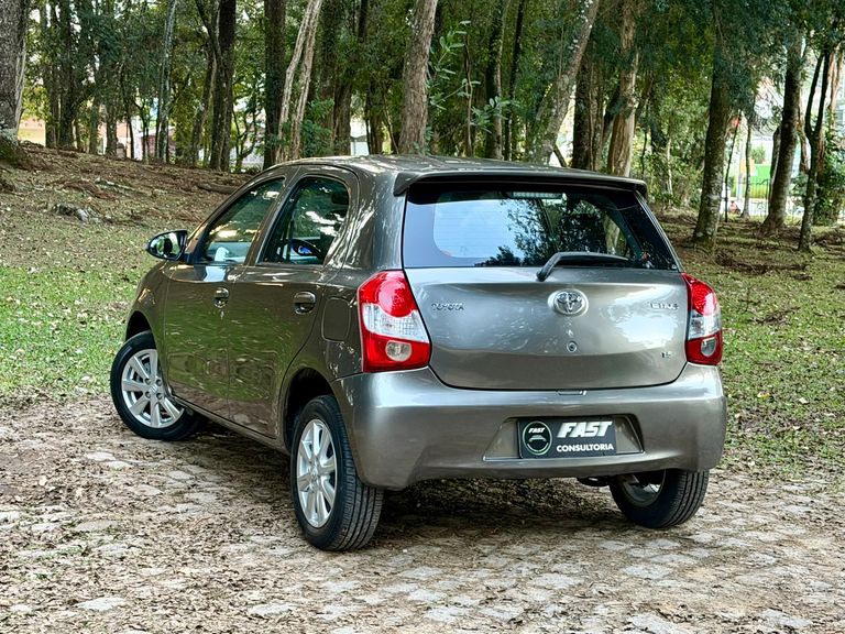 Toyota ETIOS X Plus 1.5 Flex 16V 5p Aut.