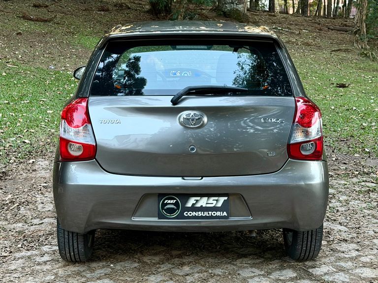 Toyota ETIOS X Plus 1.5 Flex 16V 5p Aut.