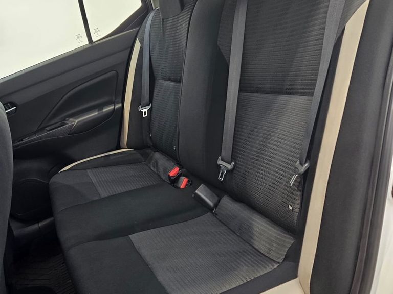 Nissan VERSA Advance 1.6 16V Flex Aut.