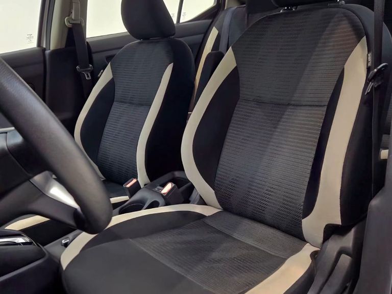 Nissan VERSA Advance 1.6 16V Flex Aut.