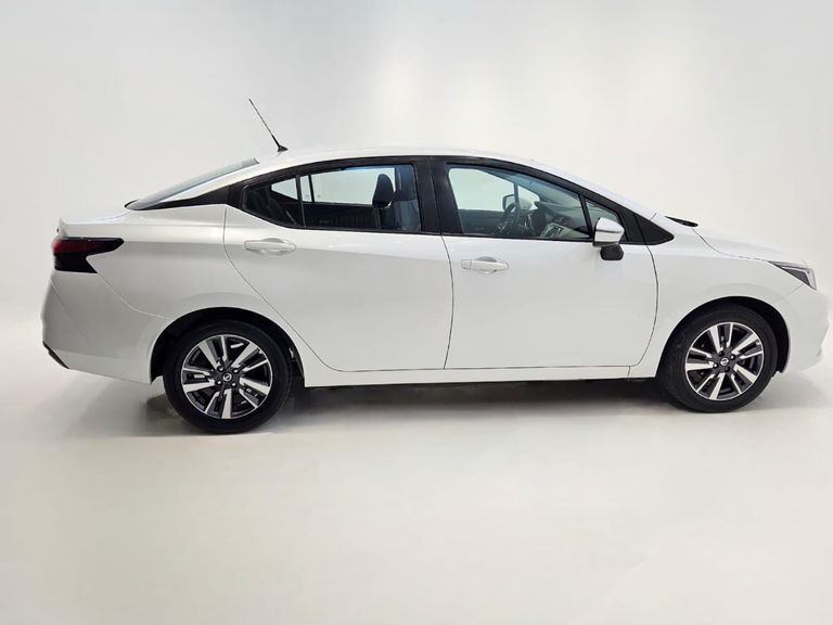 Nissan VERSA Advance 1.6 16V Flex Aut.