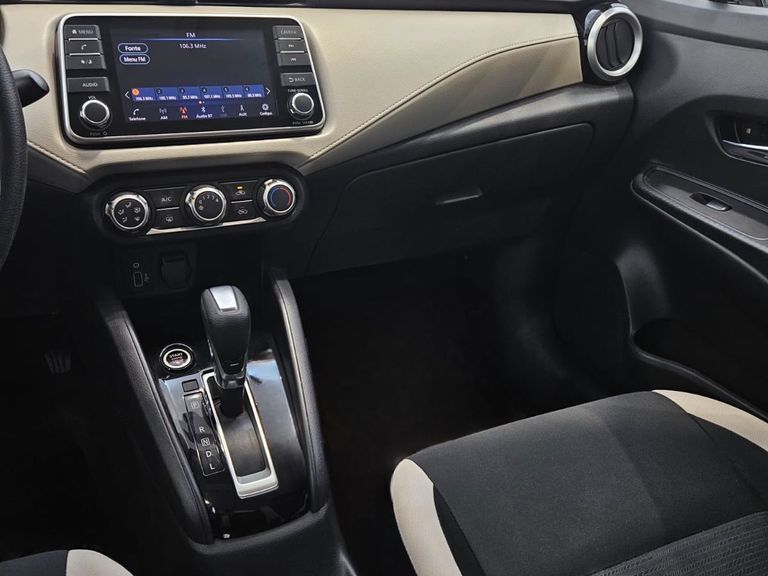 Nissan VERSA Advance 1.6 16V Flex Aut.