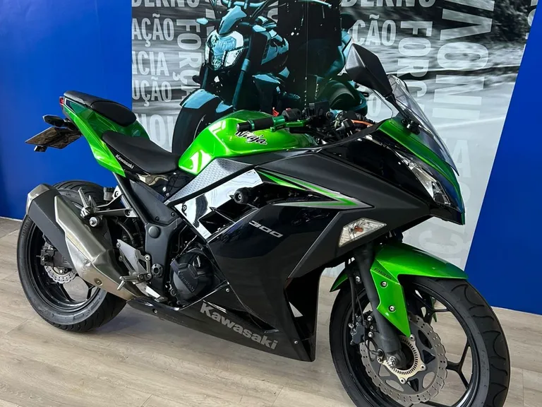 ranan　3月① KAWASAKI NINJA 300 Gasolina portas, câmbio Manual em Arapongas