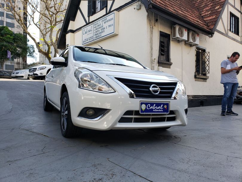 Nissan VERSA SL Direct 1.6 16V Flex  Aut. 