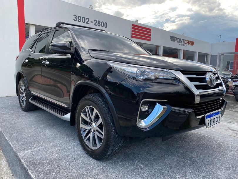 Toyota Hilux SW4 SRX 4x4 2.8 TDI 16V Dies. Aut.