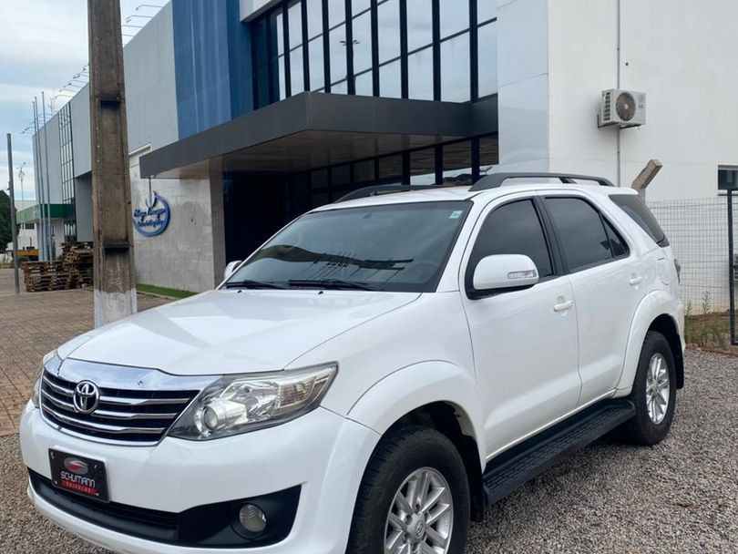Toyota Hilux SW4 SR 4x2 2.7/ 2.7 Flex 16V Aut.