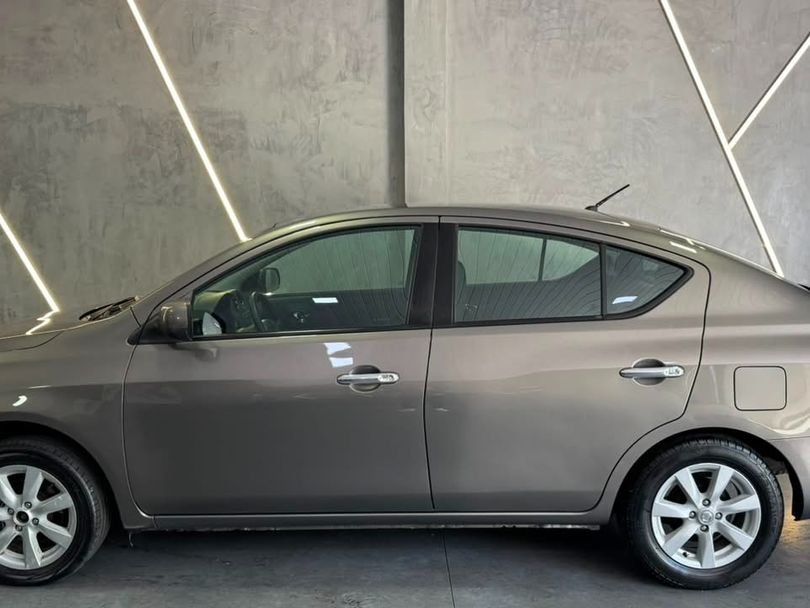 Nissan VERSA SL 1.6 16V Flex Fuel 4p Mec.