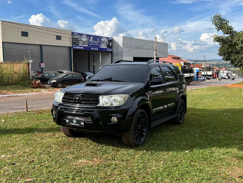 Toyota Hilux SW4 SRV D4-D 4x4 3.0 TDI Dies. Aut