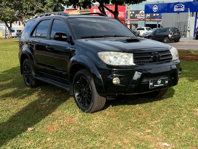 Toyota Hilux SW4 SRV D4-D 4x4 3.0 TDI Dies. Aut