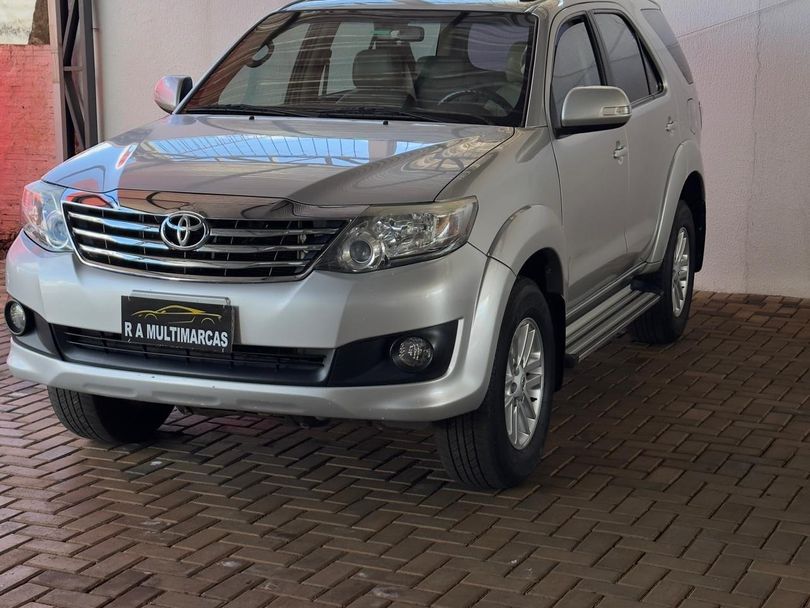 Toyota Hilux SW4 SR 4x2 2.7/ 2.7 Flex 16V Aut.