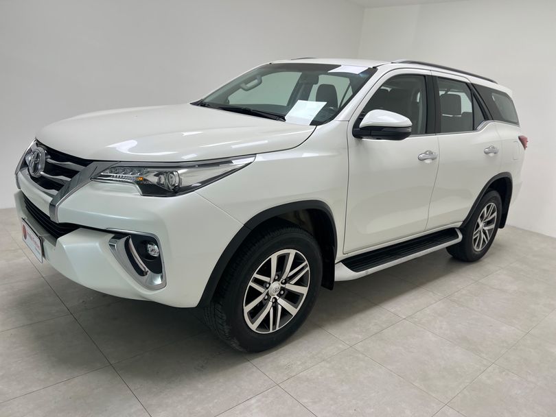 Toyota Hilux SW4 SRX 4x4 2.8 TDI 16V Dies. Aut.