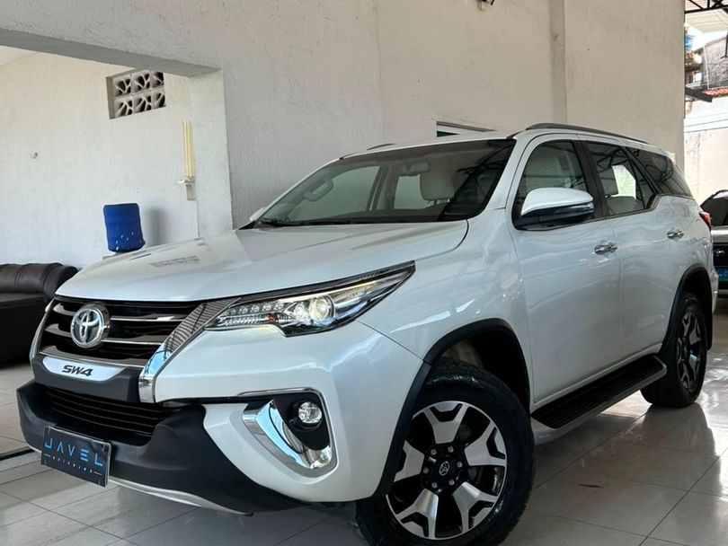 Toyota Hilux SW4 SRX Diamo. 4x4 2.8 TB Die Aut.
