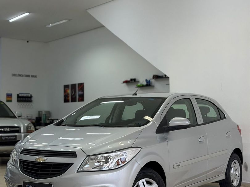 Chevrolet ONIX HATCH LS 1.0 8V FlexPower 5p Mec.