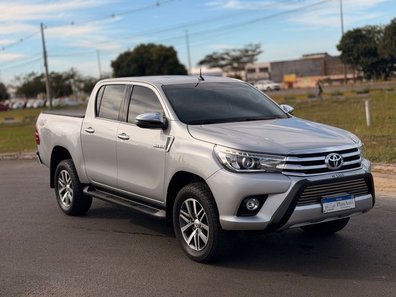 Toyota Hilux SW4 SRX 4x4 2.8 TDI 16V Dies. Aut.