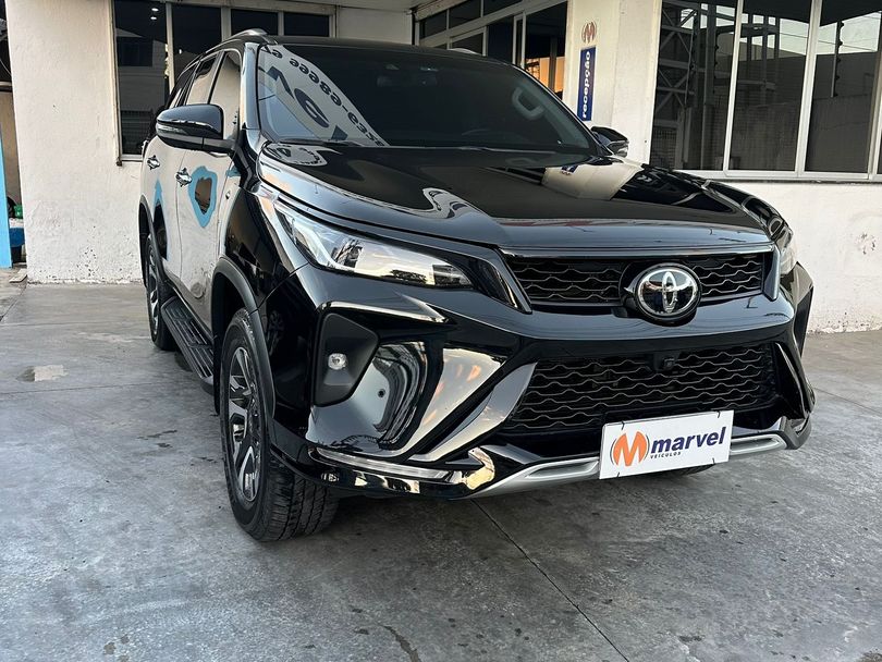Toyota Hilux SW4 SRX Plat. 4x4 2.8 TB Die. Aut.