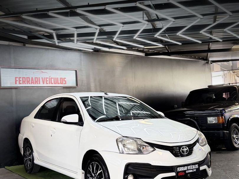 Toyota ETIOS PLATINUM 1.5 Flex 16V 4p Aut.