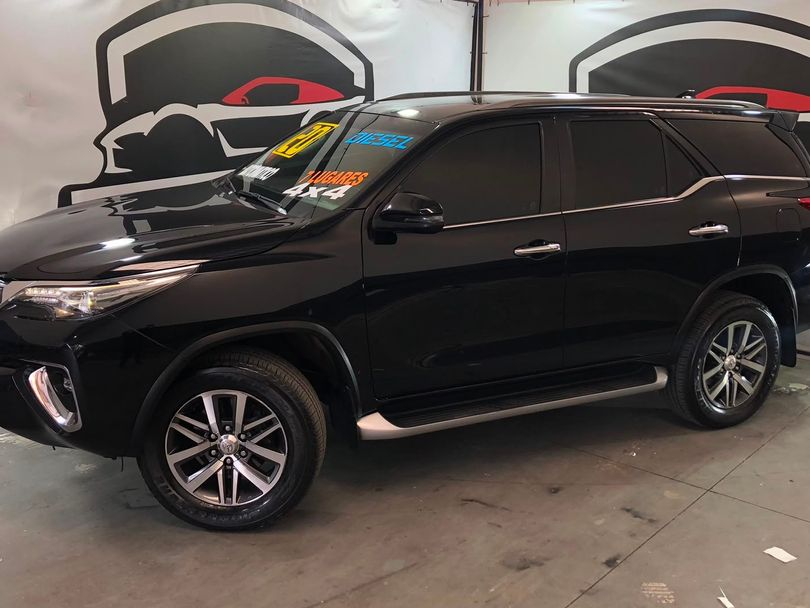 Toyota Hilux SW4 SRX 4x4 2.8 TDI 16V Dies. Aut.