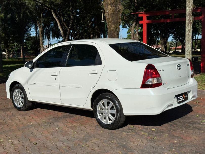 Toyota ETIOS X Plus Sedan 1.5 Flex 16V 4p Aut.