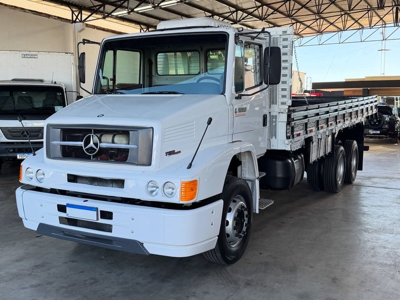 MERCEDES-BENZ L-1620 3-Eixos 2p (diesel)