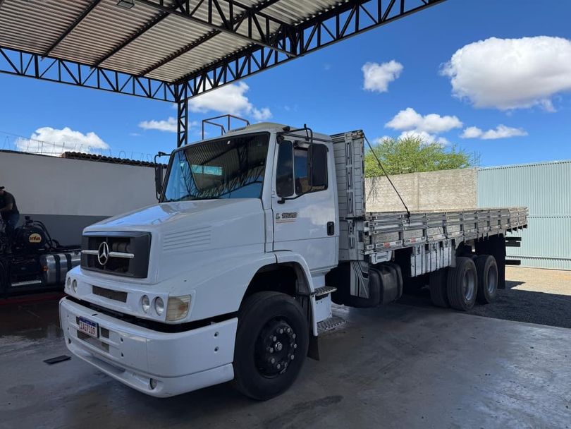 MERCEDES-BENZ L-1620 3-Eixos 2p (diesel)