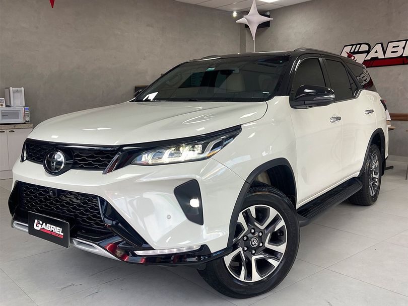 Toyota Hilux SW4 Diamond 2.8 TB 4x4 Die. Aut.