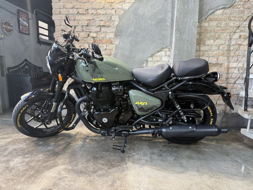 Royal Enfield Shotgun 650 Mid