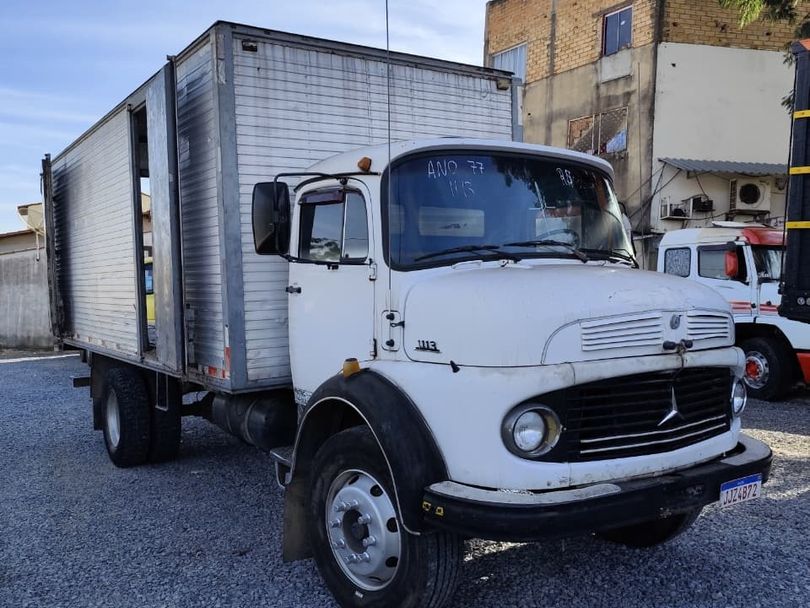  Mercedes L 1113 caminhão toco no baú