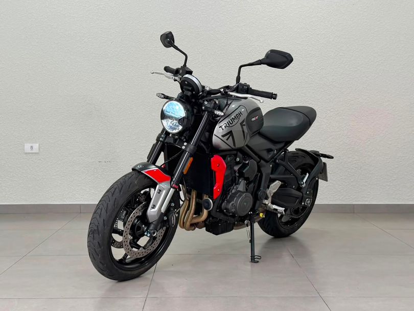 TRIUMPH TRIDENT 660