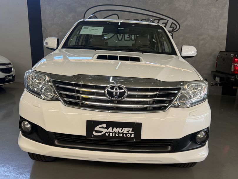 Toyota Hilux SW4 SRV D4-D 4x4 3.0 TDI Dies. Aut