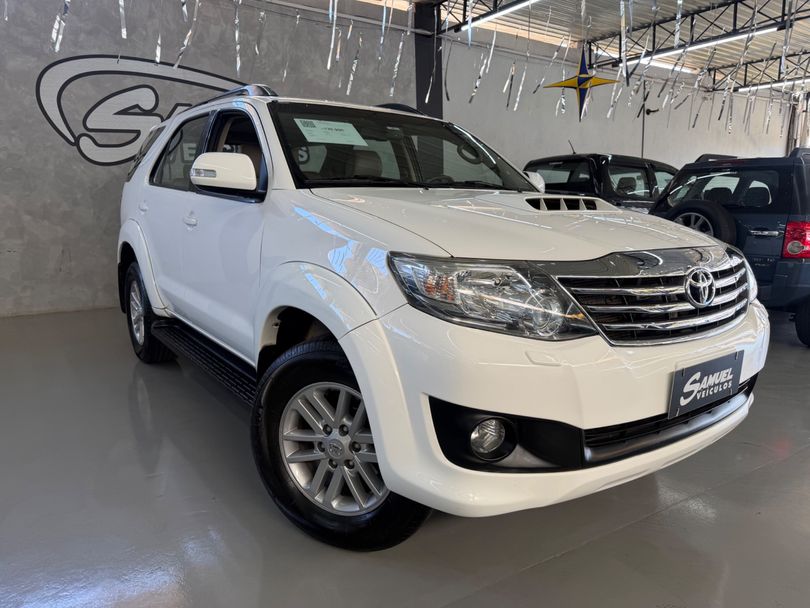 Toyota Hilux SW4 SRV D4-D 4x4 3.0 TDI Dies. Aut