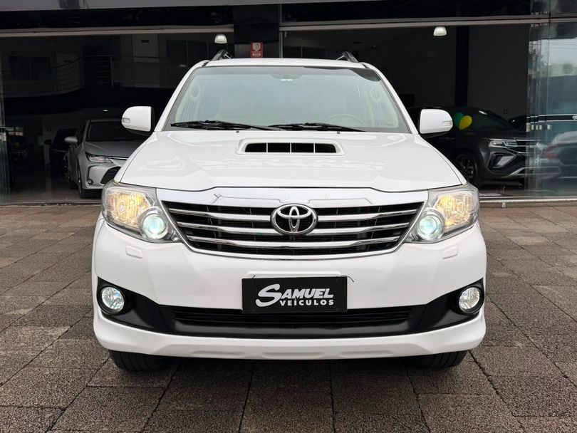 Toyota Hilux SW4 SRV D4-D 4x4 3.0 TDI Dies. Aut