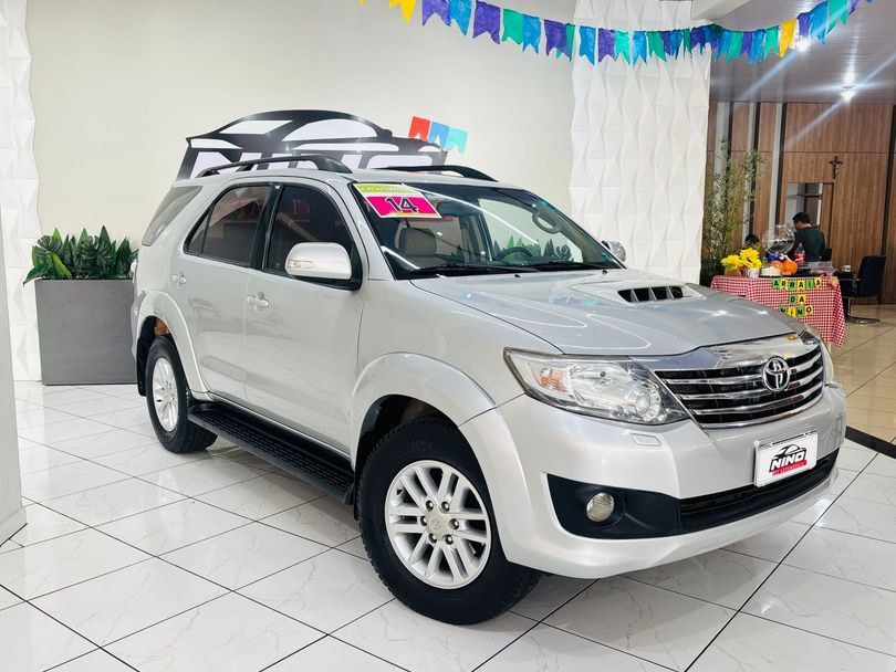 Toyota Hilux SW4 SRV D4-D 4x4 3.0 TDI Dies. Aut