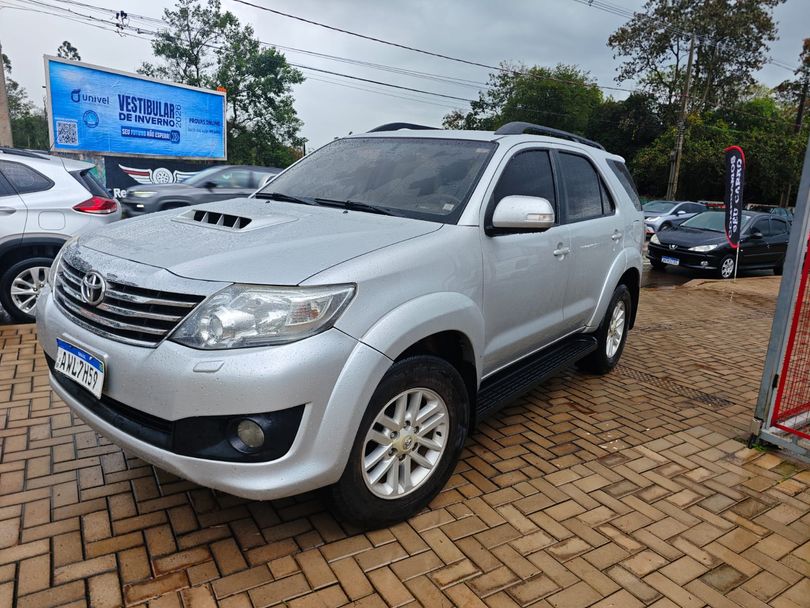 Toyota Hilux SW4 SRV D4-D 4x4 3.0 TDI Dies. Aut