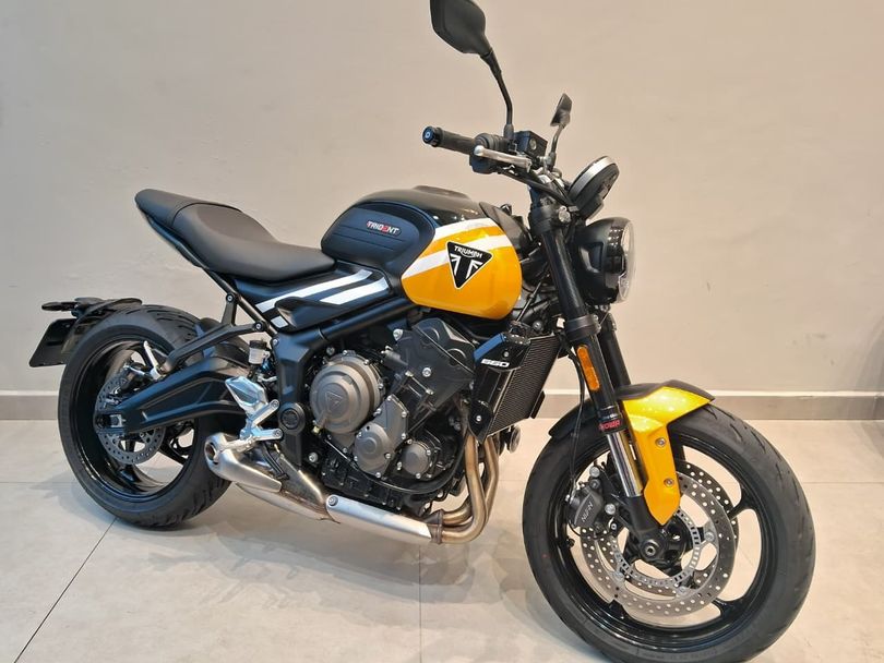 TRIUMPH TRIDENT 660