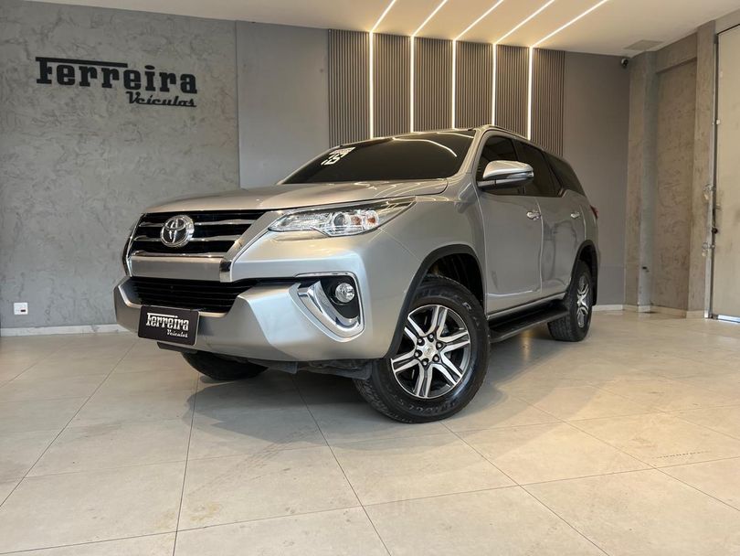 Toyota Hilux SW4 SRV 4x2 2.7 Flex 16V Aut.