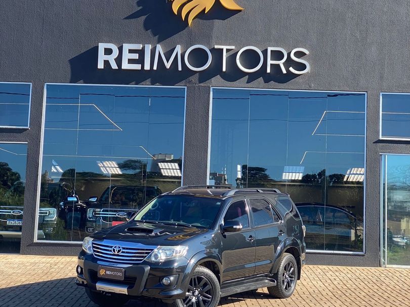 Toyota Hilux SW4 SRV D4-D 4x4 3.0 TDI Dies. Aut