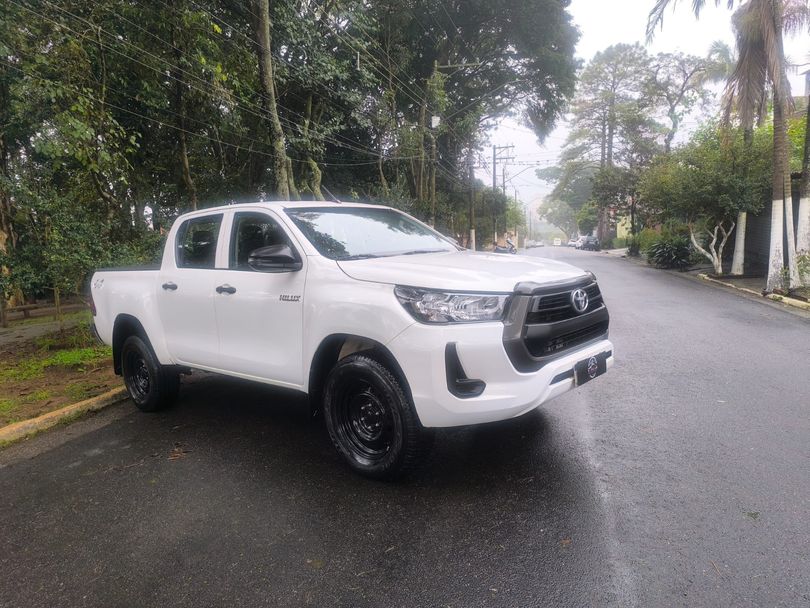 Toyota Hilux CD 4x4 2.8 Diesel Mec.