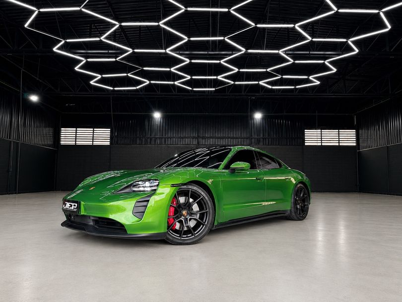 Porsche Taycan GTS (Elétrico) 