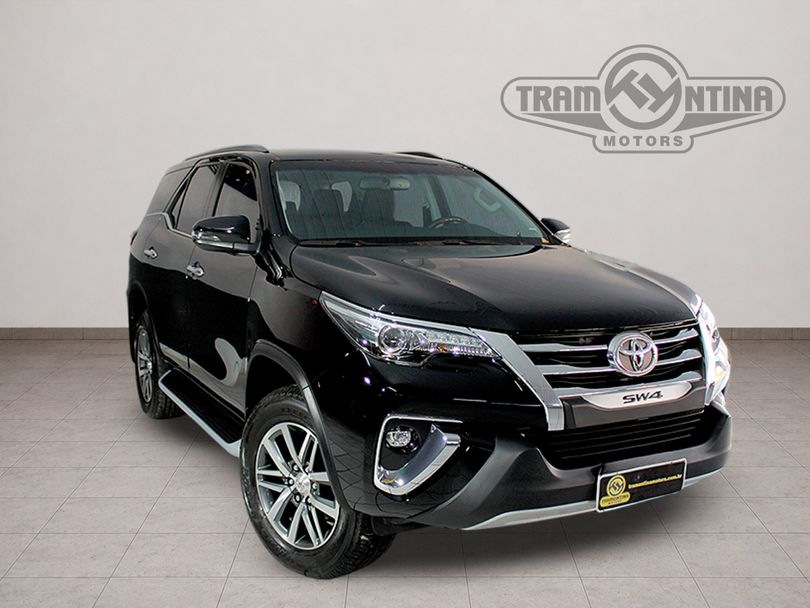 Toyota Hilux SW4 SRX 4x4 2.8 TDI 16V Dies. Aut.