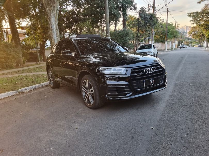 Audi Q5 Black 2.0 TFSI Quattro S tronic