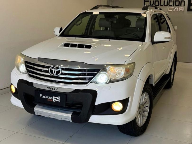 Toyota Hilux SW4 SR D4-D 4x4 3.0 TDI Dies. Aut