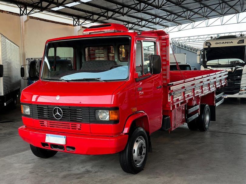 MERCEDES-BENZ 710/ 710 Plus 2p (diesel)