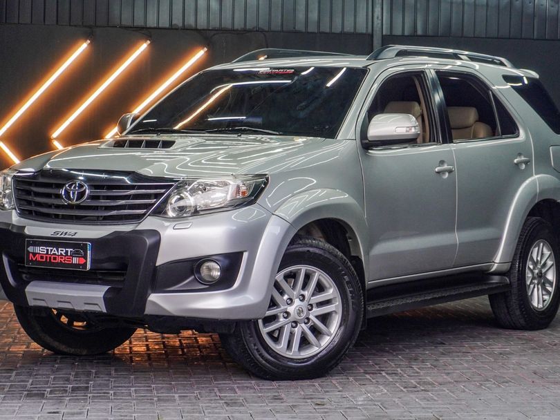 Toyota Hilux SW4 SR D4-D 4x4 3.0 TDI Dies. Aut