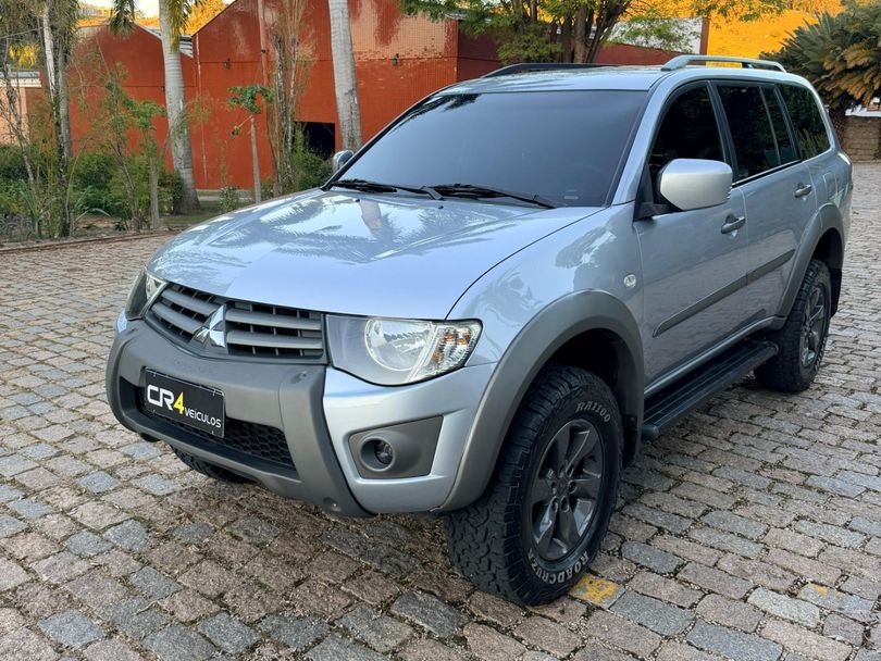 Mitsubishi Pajero DAKAR 3.2 4x4 T.I. Dies. 5p Mec.