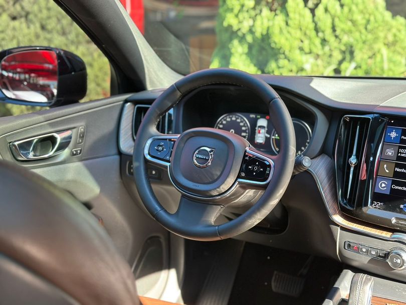 Volvo XC 60 T-8 MOMENTUM 2.0 (Híbrido)