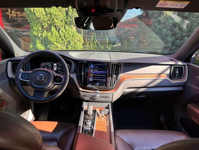 Volvo XC 60 T-8 MOMENTUM 2.0 (Híbrido)